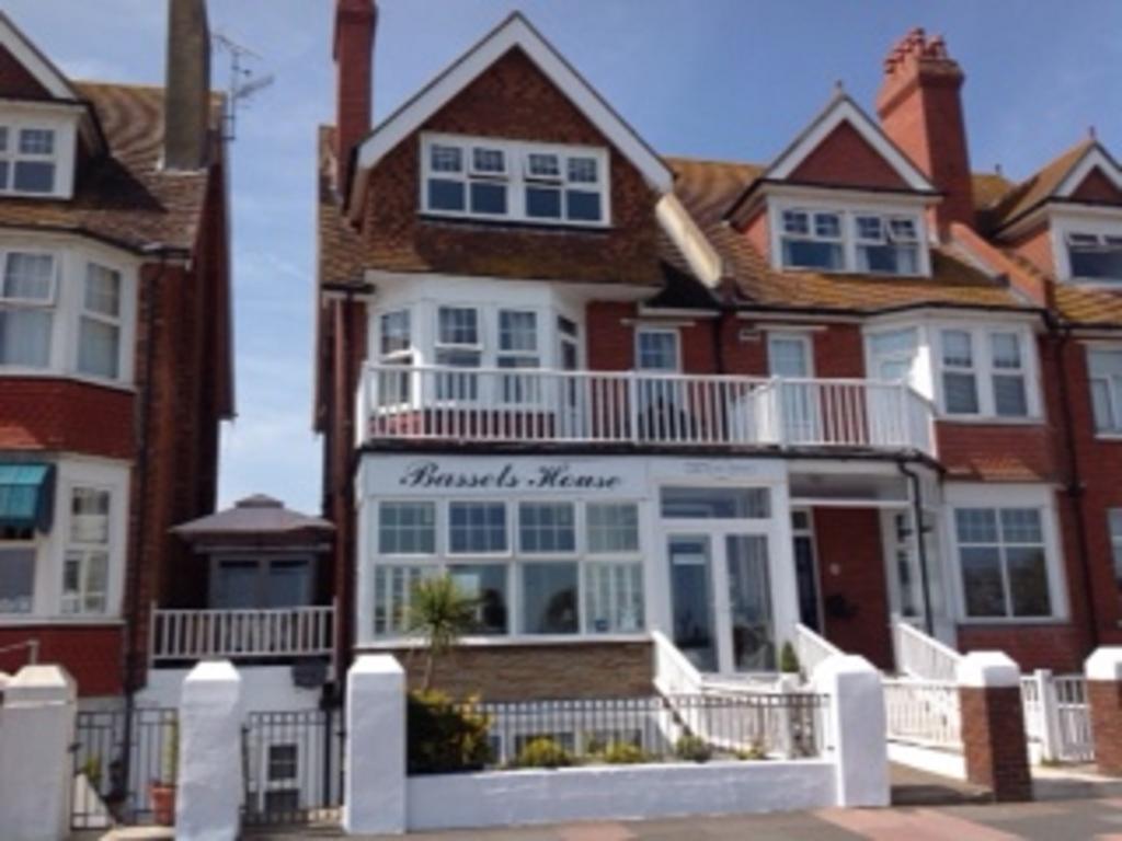 Bassets House Bed & Breakfast Eastbourne Exterior photo