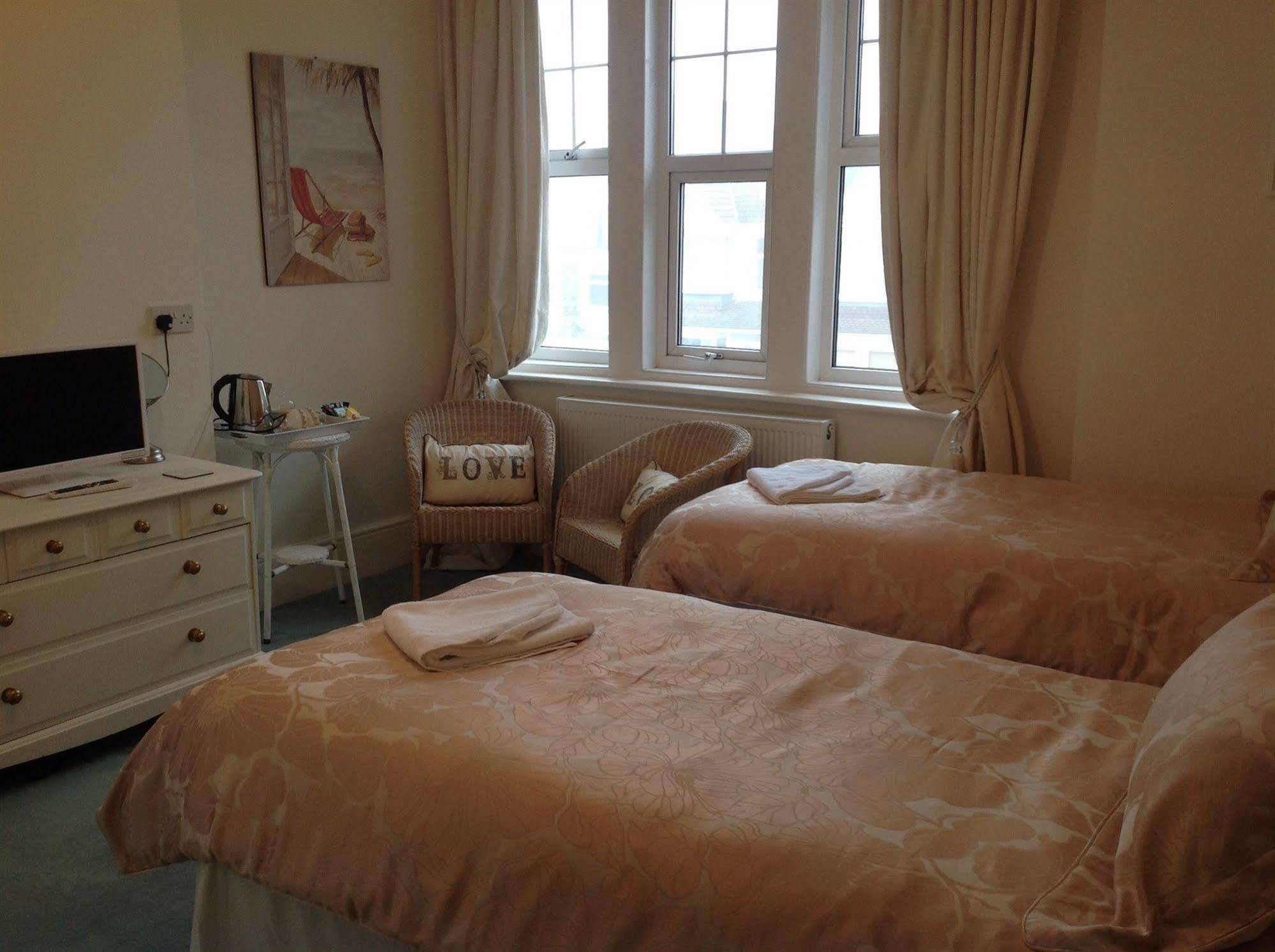 Bassets House Bed & Breakfast Eastbourne Exterior photo